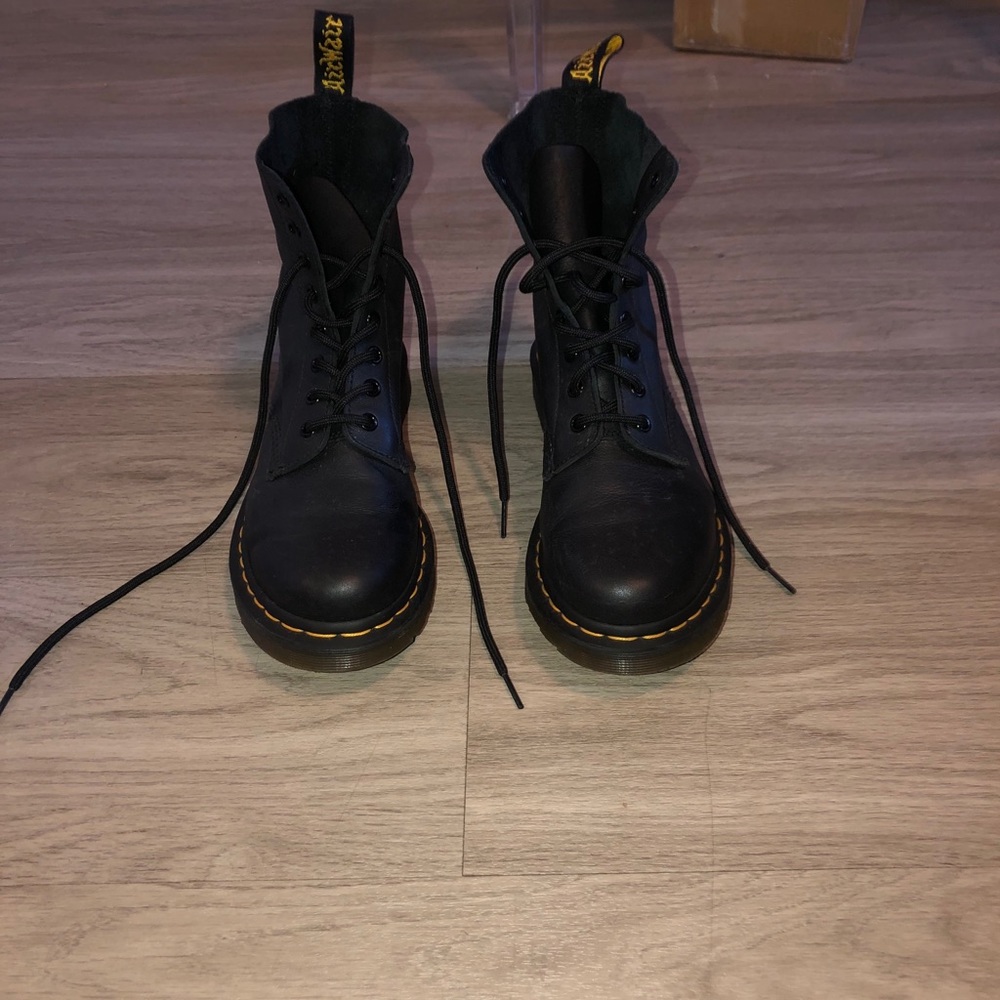 Dr. Martens 1460 Women’s Pascal Leather Boots